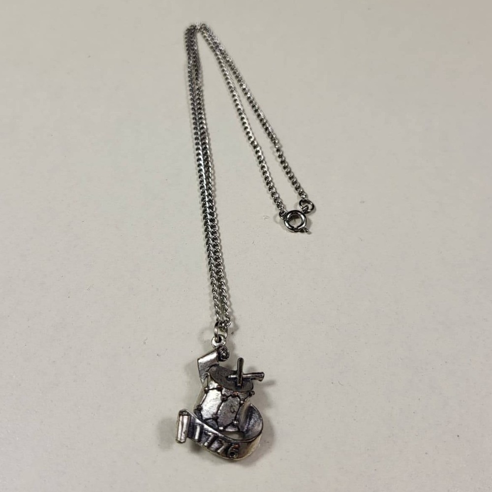 1776 Drum Pendant Necklace 17in Silver Tone Patriotic Scroll Vintage - Picture 2 of 6